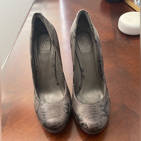 Tory Burch Jude platform snakeskin embossed heels - Picture 6 of 6